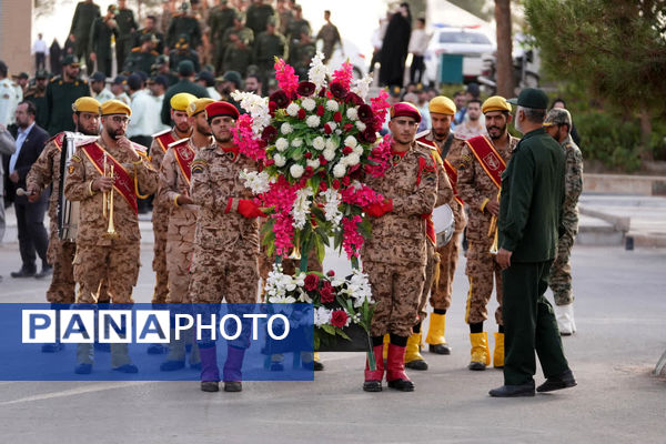 عطر افشانی گلزار شهدا؛ تجدید پیمان با آسمان در یزد