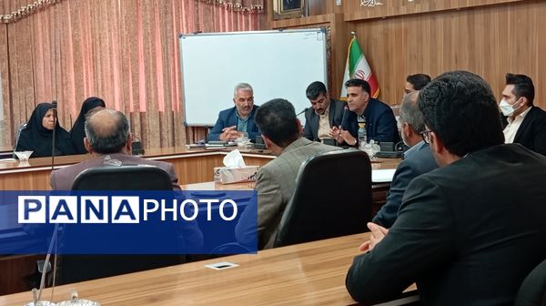 جلسه بررسی عملکرد و کیفیت آموزشی مدارس شهرستان بن با حضور مسئولان استانی