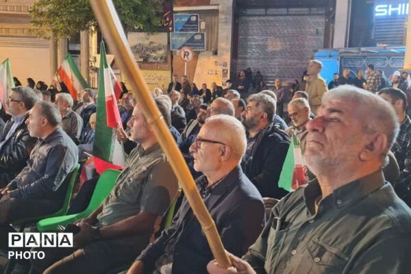 تجلیل مردمی از حماسه دفاع مقدس در فیروزکوه؛ حضور گسترده در سومین یادواره شهید گمنام