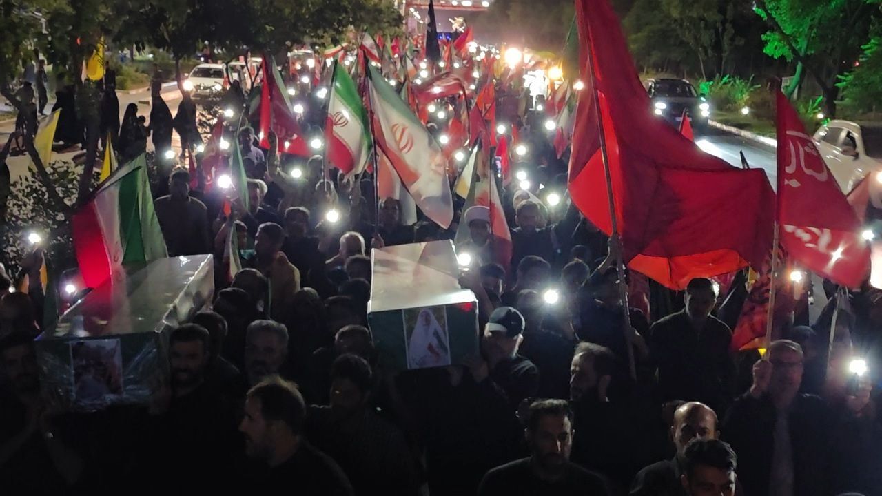 وداع مشهدی‌ ها با لاله‌های خونین خیابان اقبال لاهوری در بلوار وکیل‌ آباد از قاب پانا