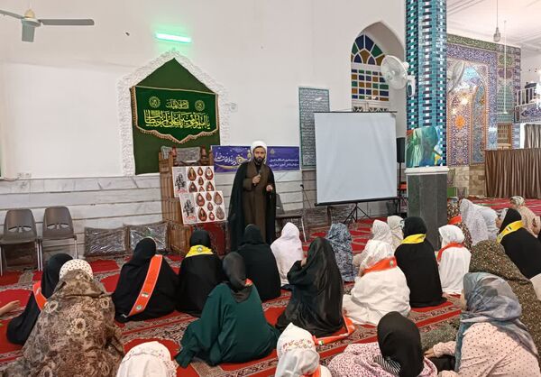 لحظاتی شاد از اعتکاف دانش‌آموزی با حضور نویسندگان و فرهیختگان یزد 