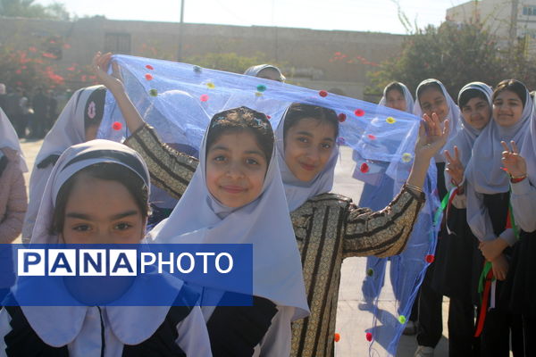 بازارچه حمایت از کسب کار دانش‌آموزان دبستان کیهان بوشهر 