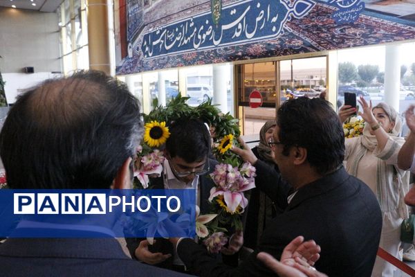 استقبال پرشور از دانش‌آموز مشهدی قهرمان المپیاد جهانی نجوم و اخترفیزیک