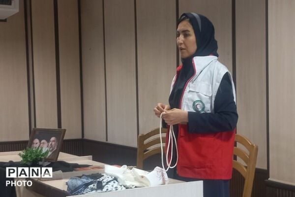 دوره آموزش و مهارت افزایی امداد و کمک های اولیه ویژه مربیان کودکستان در ناحیه دو شهرری