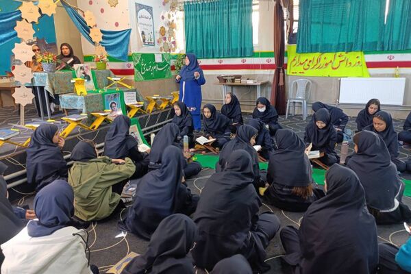 محفل انس با قرآن کریم در دبیرستان حاج بهادر گراشی ناحیه ۳