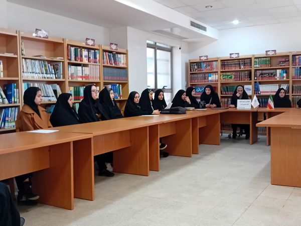 قرائت وصیت‌نامه امام خمینی(ره) در کتابخانه شهید بهشتی