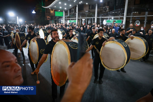 مراسم عزاداری شب تاسوعای حسینی در میدان منیریه تهران
