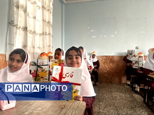 جشن شکوفه‌ها و طنین زنگ مهر در مدرسه فاطمه‌ الزهرا شهرستان جاسک