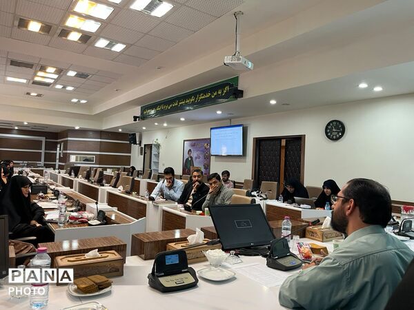 جلسه توجیهی مدارس رشدمدار با محوریت فهم قرآن در دبستان 