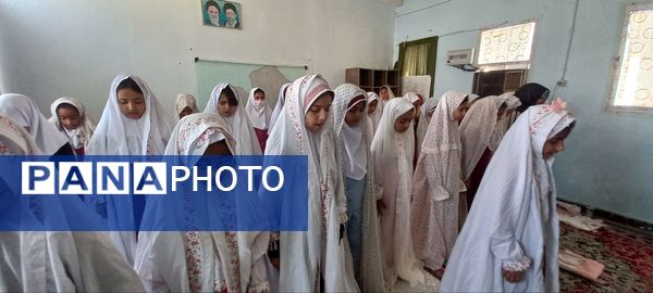 حضور پرشور دانش‌آموزان پایه چهارم دبستان شهید تنیده در نماز جماعت