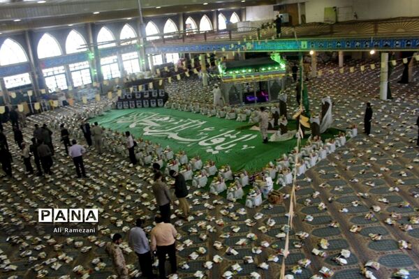 آماده‌سازی بسته‌های معیشتی کمک مومنانه در حسینیه عاشقان ثارالله قائمشهر
