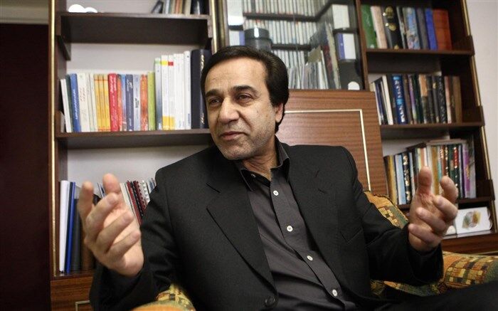 محمد گلریز: کادر پزشکی سربازان لباس سفید دفاع مقدس هستند