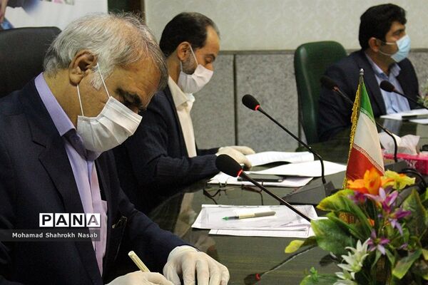 نشست کارگروه ستادطرح ساماندهی و نظارت بر تهیه و توزیع لباس فرم دانش آموزان