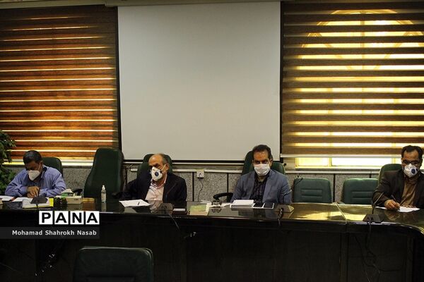 نشست کارگروه ستادطرح ساماندهی و نظارت بر تهیه و توزیع لباس فرم دانش آموزان
