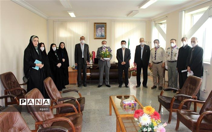 دیدار جمعی ازمربیان پیشتاز، نمایندگان مجلس و مجامع دانش آموزی با مدیرکل آموزش وپرورش استان اردبیل