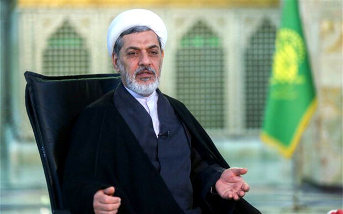 نیکی به والدین در قرآن کریم هم ردیف توحید است