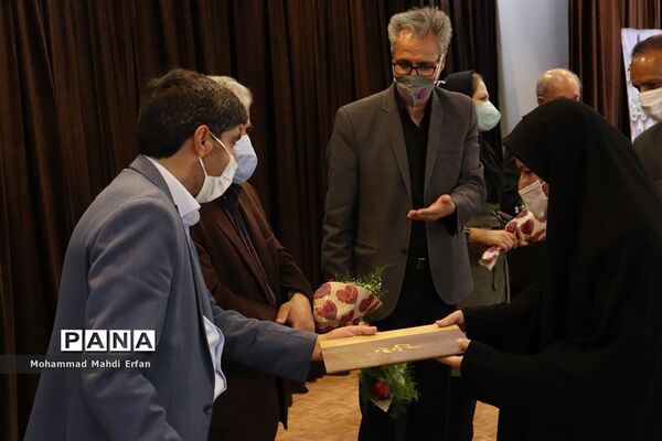 تقدیر از مدافعان سلامت در آباده