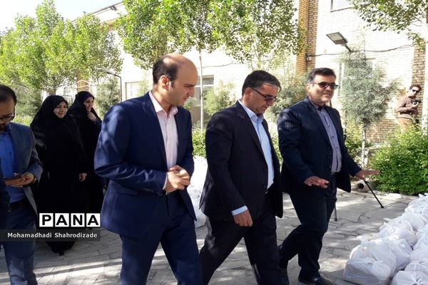 رزمایش همدلی فرهنگیان، اولیا و خیرین ناحیه یک مشهد