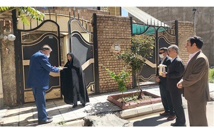 معلمان محور توسعه در جامعه هستند