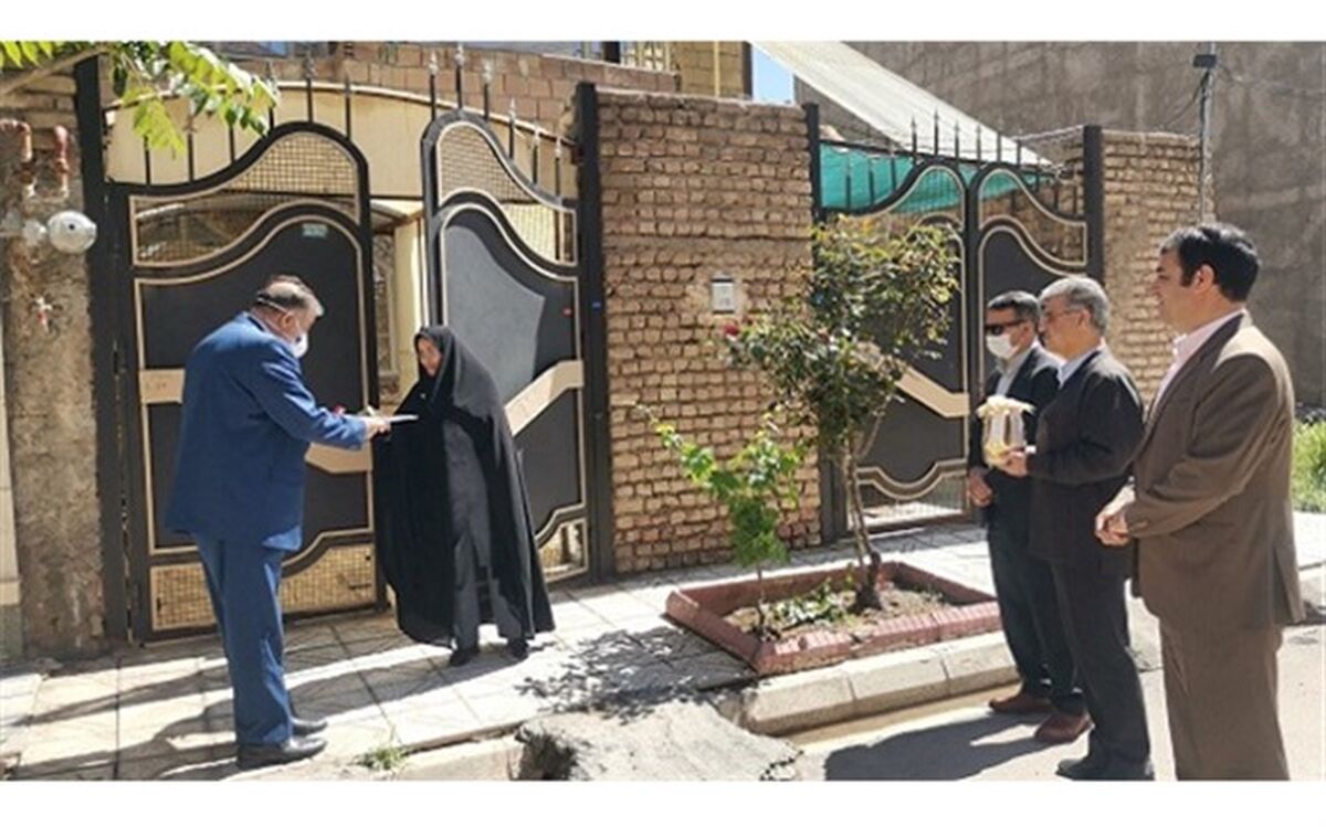معلمان محور توسعه در جامعه هستند