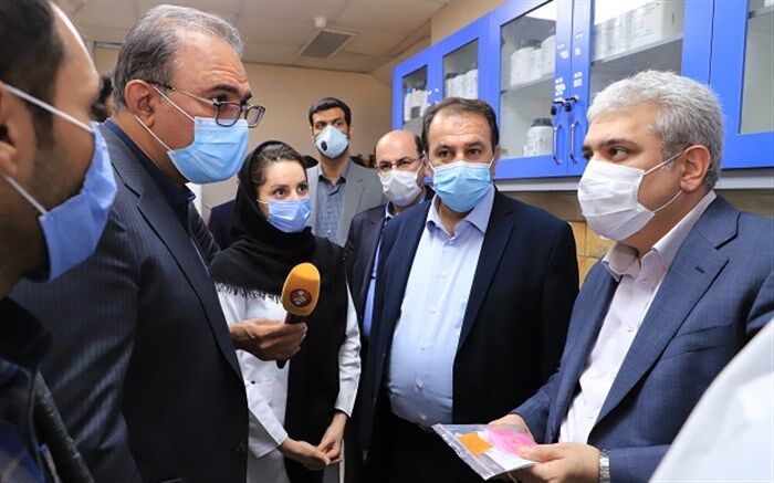 بازدید معاون علمی و فناوری رئیس جمهور از توانمندیهای مراکز رشد مستقر در دانشکده داروسازی شیراز