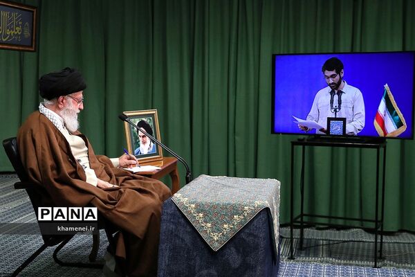 ارتباط تصویری مقام معظم رهبری با نمایندگان تشکل‌های دانشجویی