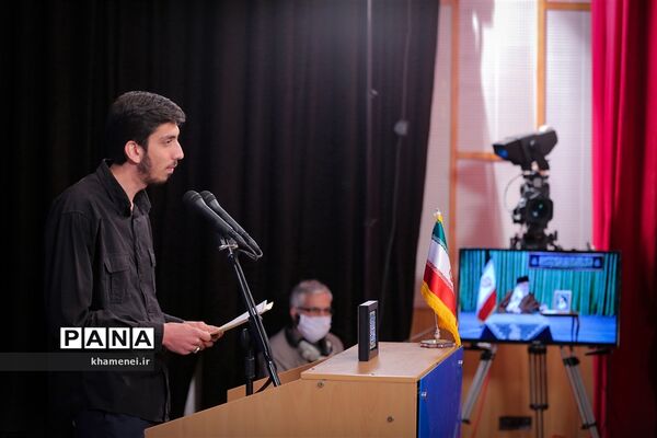 ارتباط تصویری مقام معظم رهبری با نمایندگان تشکل‌های دانشجویی