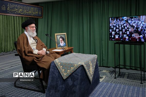 ارتباط تصویری مقام معظم رهبری با نمایندگان تشکل‌های دانشجویی