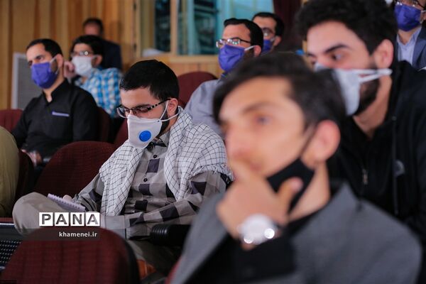ارتباط تصویری مقام معظم رهبری با نمایندگان تشکل‌های دانشجویی