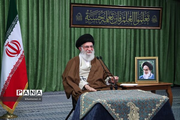 ارتباط تصویری مقام معظم رهبری با نمایندگان تشکل‌های دانشجویی