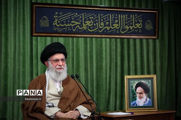 ارتباط تصویری مقام معظم رهبری با نمایندگان تشکل‌های دانشجویی