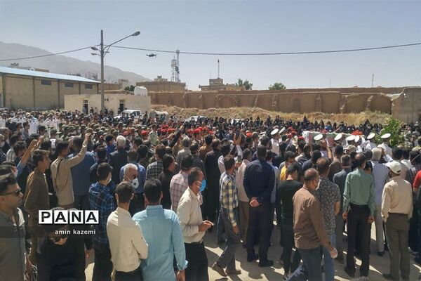 تشییع  ناوبان یکم شهید اسماعیل پور خسرو از شهدای ناو کُنارک در شهرستان داراب