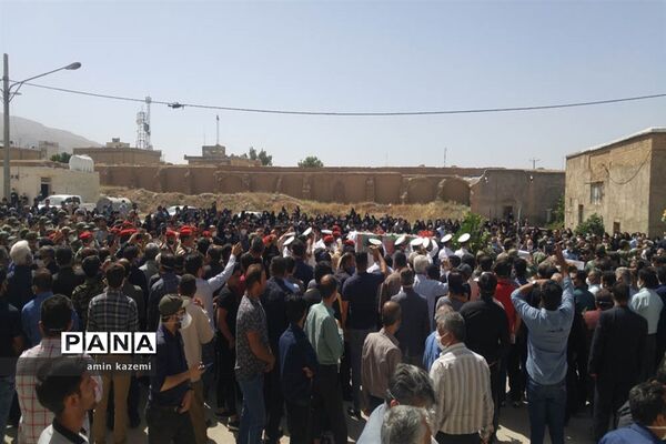 تشییع  ناوبان یکم شهید اسماعیل پور خسرو از شهدای ناو کُنارک در شهرستان داراب
