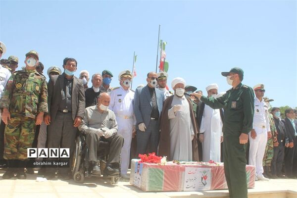 تشییع ناوبان یکم شهید اسماعیل پور خسرو از شهدای ناو کُنارک در شهرستان داراب -2