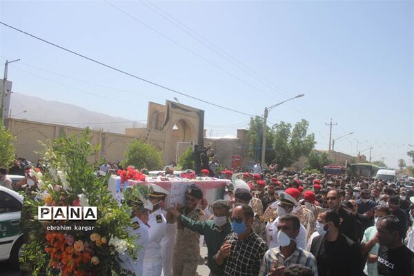 تشییع ناوبان یکم شهید اسماعیل پور خسرو از شهدای ناو کُنارک در شهرستان داراب -2