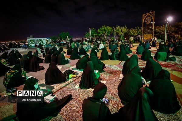 احیای شب بیست و یکم ماه رمضان در مقبره الشهدای چیتگر