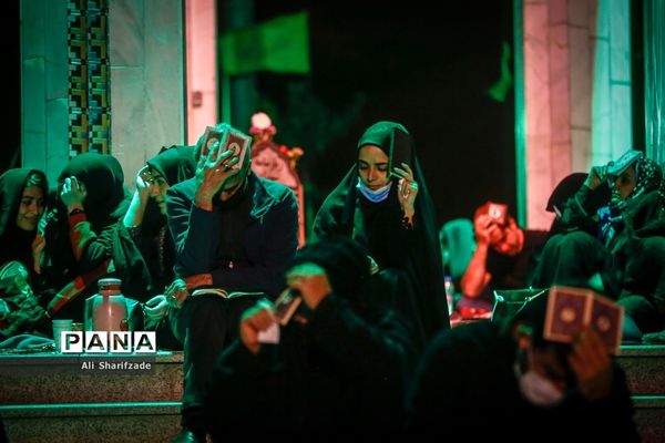 احیای شب بیست و یکم ماه رمضان در مقبره الشهدای چیتگر