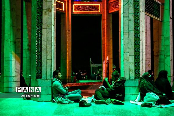 احیای شب بیست و یکم ماه رمضان در مقبره الشهدای چیتگر