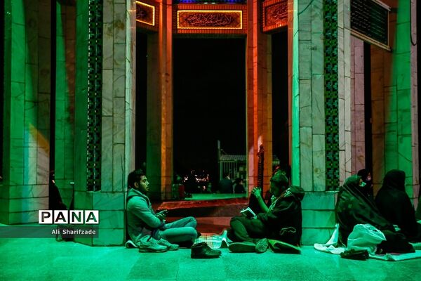 احیای شب بیست و یکم ماه رمضان در مقبره الشهدای چیتگر