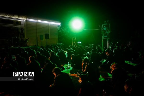 احیای شب بیست و یکم ماه رمضان در مقبره الشهدای چیتگر