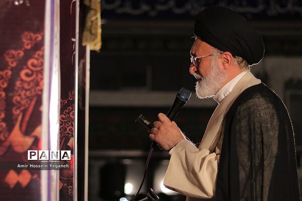 مراسم احیای شب بیست و یکم  ماه رمضان در مصلی بزرگ کیش