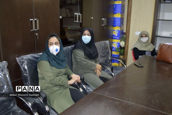 جلسه شورای دبیران دبیرستان شهیده سهام خیام  بوشهر