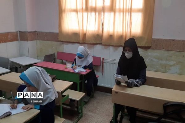 حضور داوطلبانه دانش‌آموزان منطقه 13 در کلاس درس