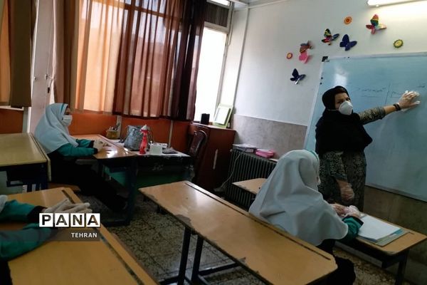 حضور داوطلبانه دانش‌آموزان منطقه 13 در کلاس درس