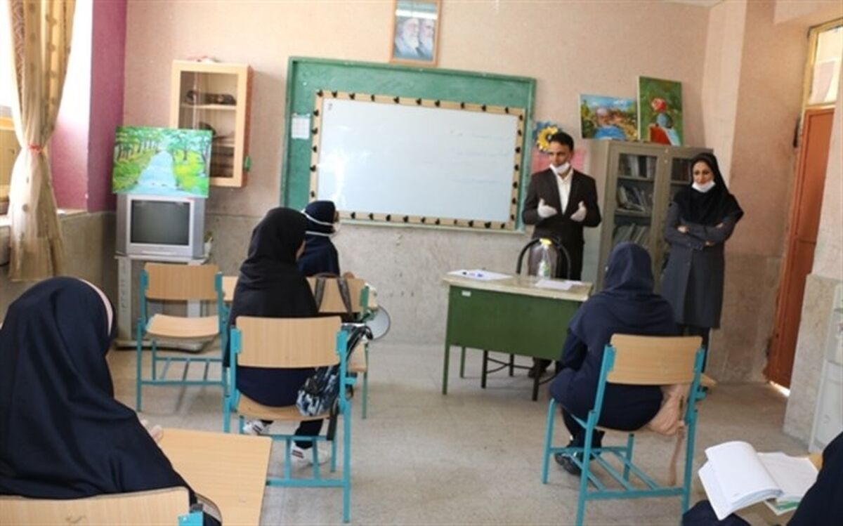 حضور دانش آموزان پایه دوازدهم بعد از تعطیلات کرونایی در مدارس
