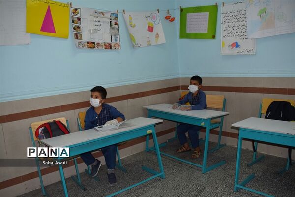 حضور دانش‌آموزان و معلمان در مدارس در روزهای کرونایی گله‌دار