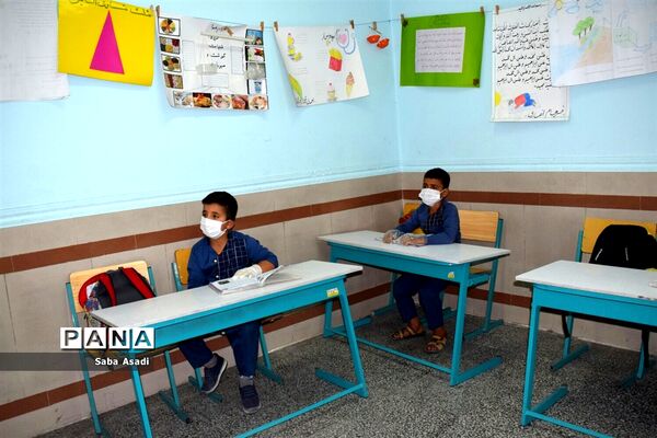 حضور دانش‌آموزان و معلمان در مدارس در روزهای کرونایی گله‌دار