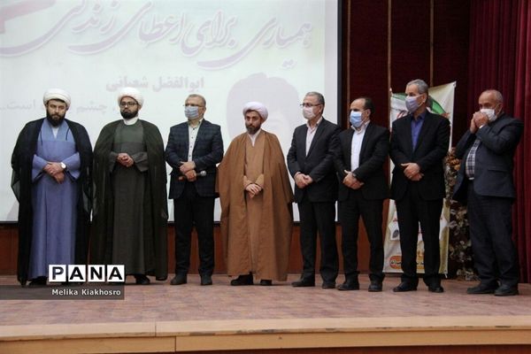 مراسم گلریزان برای آزادی یک جوان زندانی در محمودآباد