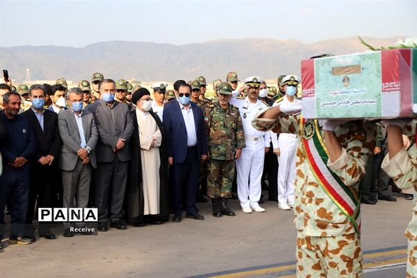استقبال از شهدای ناوچه کنارک در شیراز