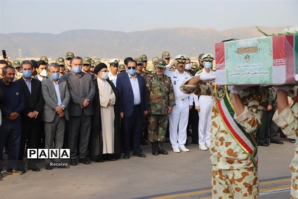 استقبال از شهدای ناوچه کنارک در شیراز